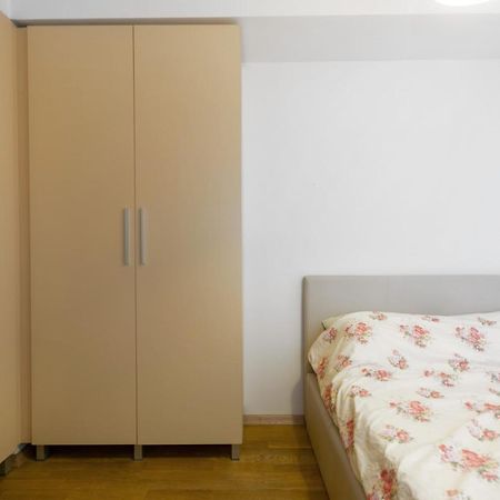 One Bedroom Apartment With Private Parking Skopje Esterno foto