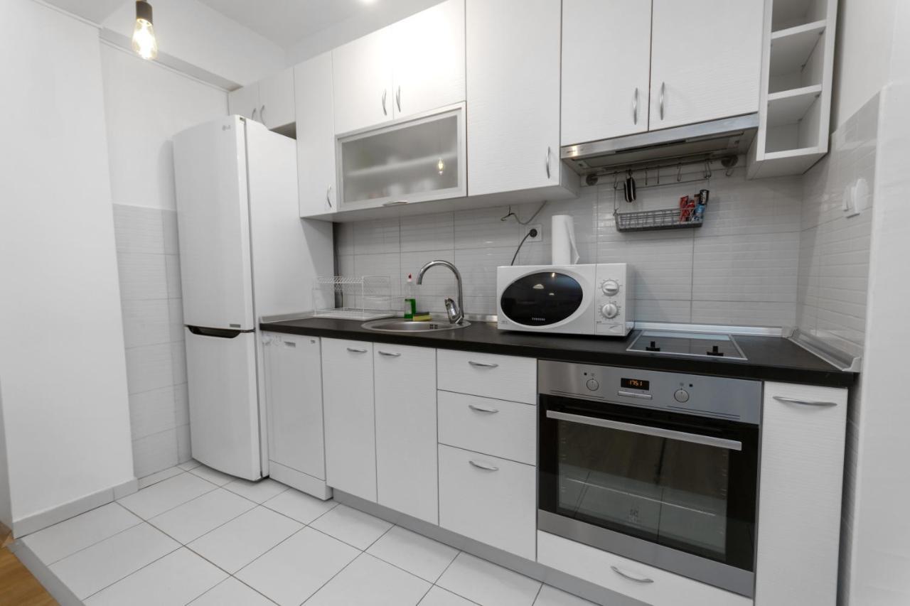 One Bedroom Apartment With Private Parking Skopje Esterno foto