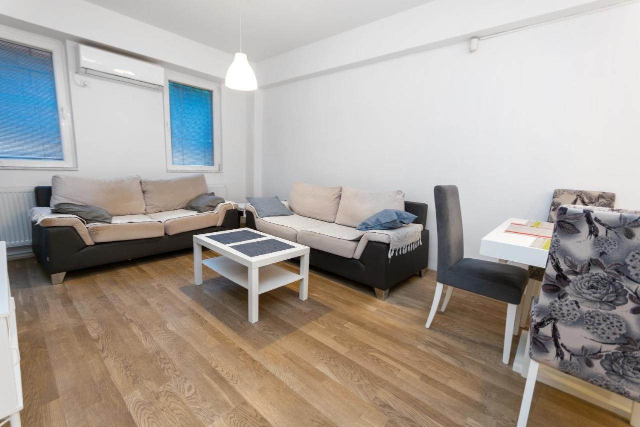 One Bedroom Apartment With Private Parking Skopje Esterno foto