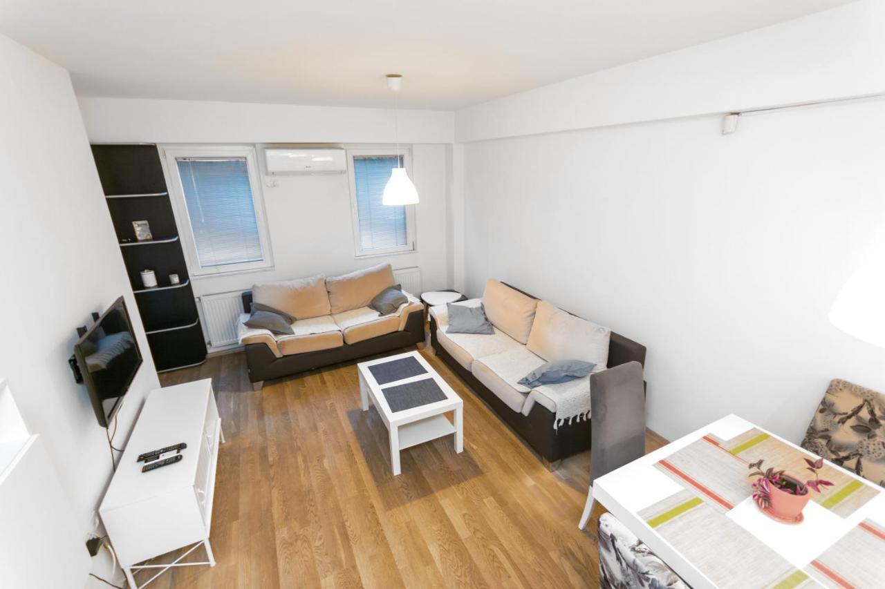 One Bedroom Apartment With Private Parking Skopje Esterno foto