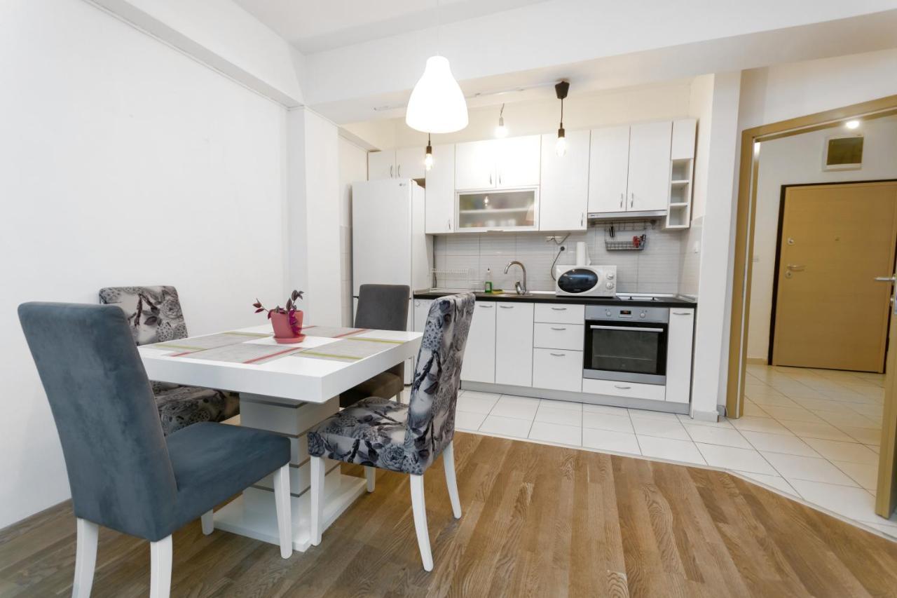 One Bedroom Apartment With Private Parking Skopje Esterno foto