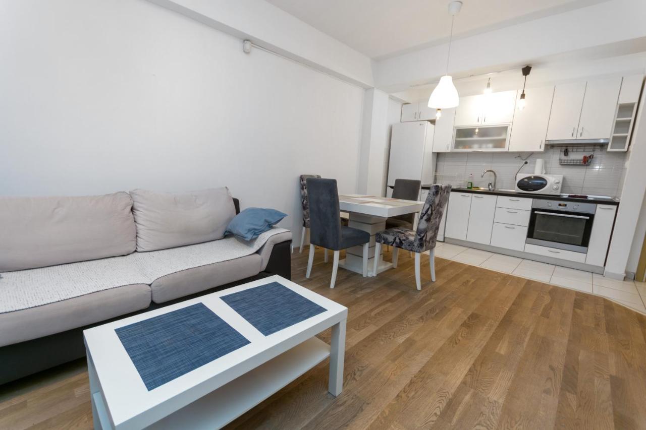 One Bedroom Apartment With Private Parking Skopje Esterno foto